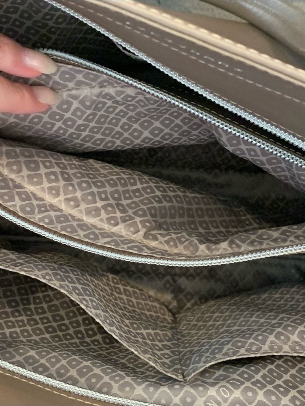 Longchamp Paris Leather Zip Tote Medium Taupe (015) Bag w/ Dust Bag EUC - Picture 9 of 10